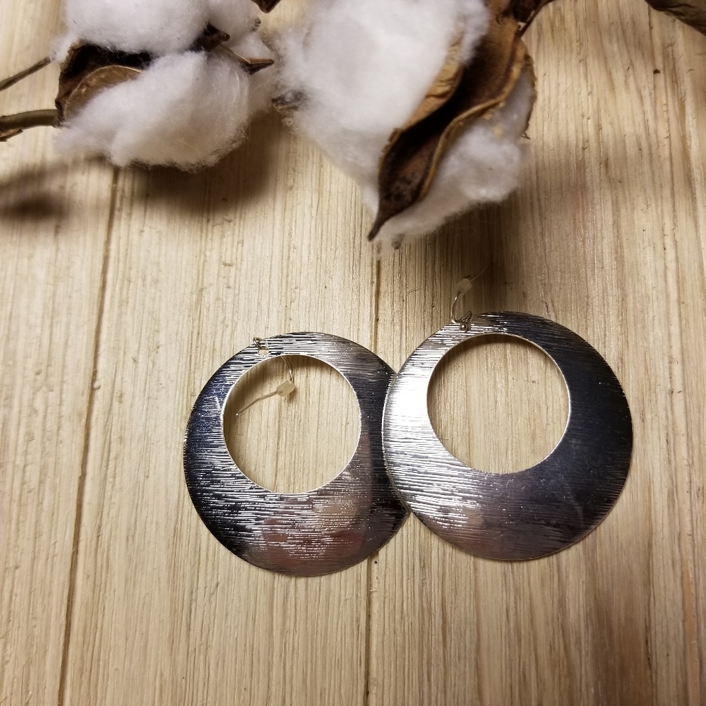 Super cute silver hoop dangle earrings - Picture 3 of 5